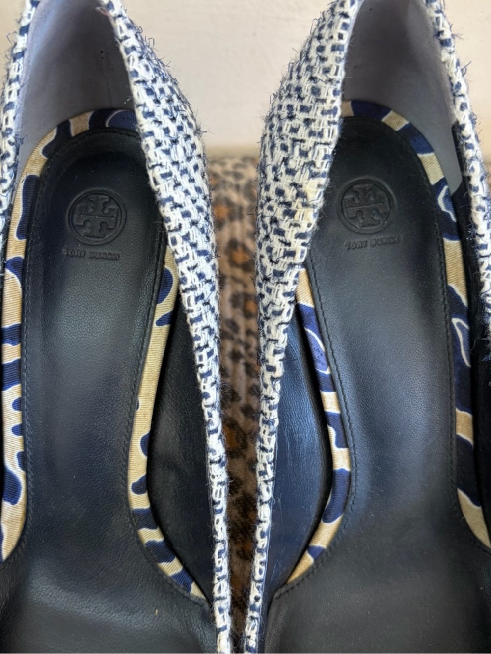 Tory Burch Cleo Tweed Pumps featuring silk bow heels in a navy blue - Picture 7 of 12